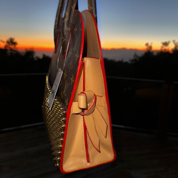 Louis Vuitton x Louboutin: Iconoclast LV Spiked Celebrity Tote Bag (300 made) - Picture 12 of 17